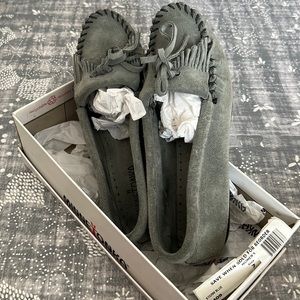 Minnetonka size 7 womens moccasins
